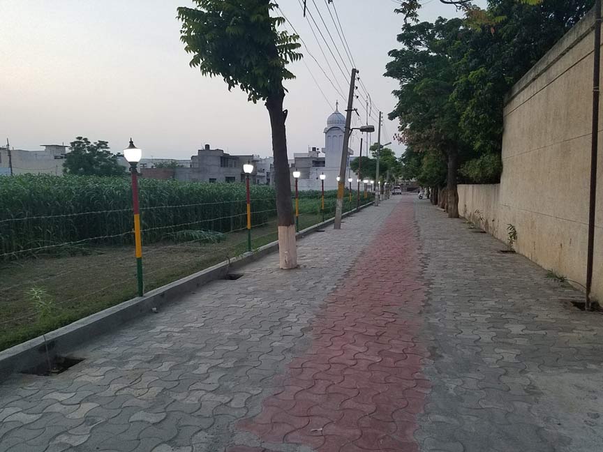 Lightning of the road towards Gurudwara Sahib